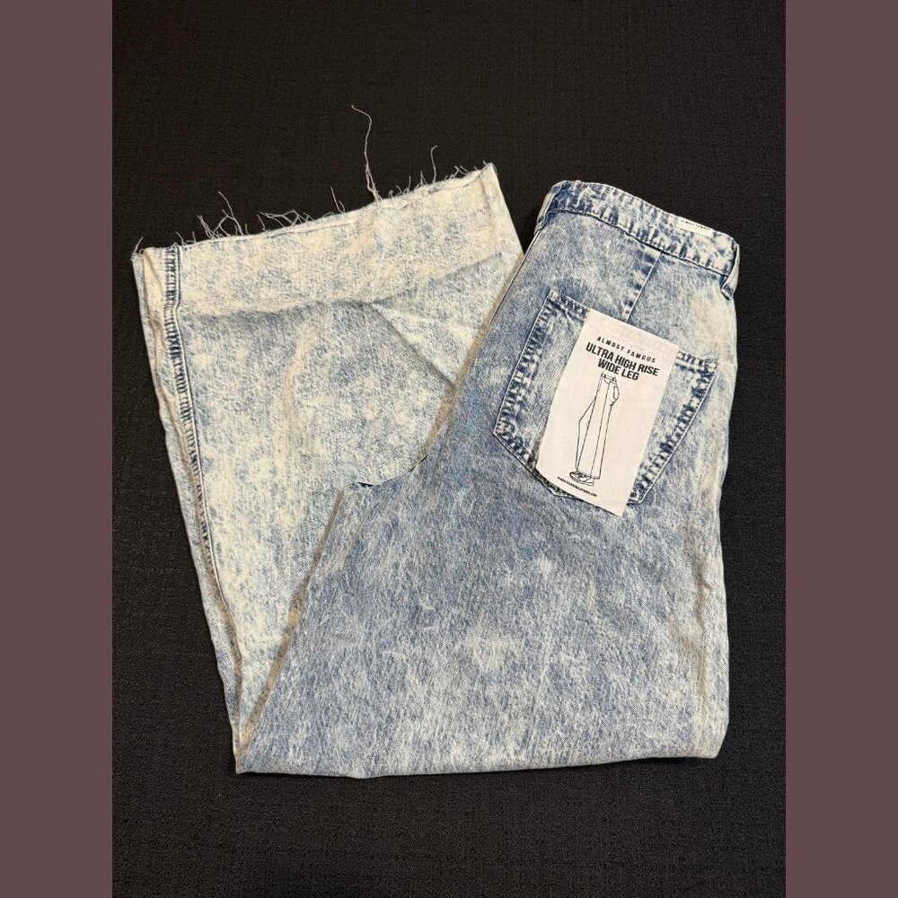 Almost Famous - Ultra High Rise Wide Leg